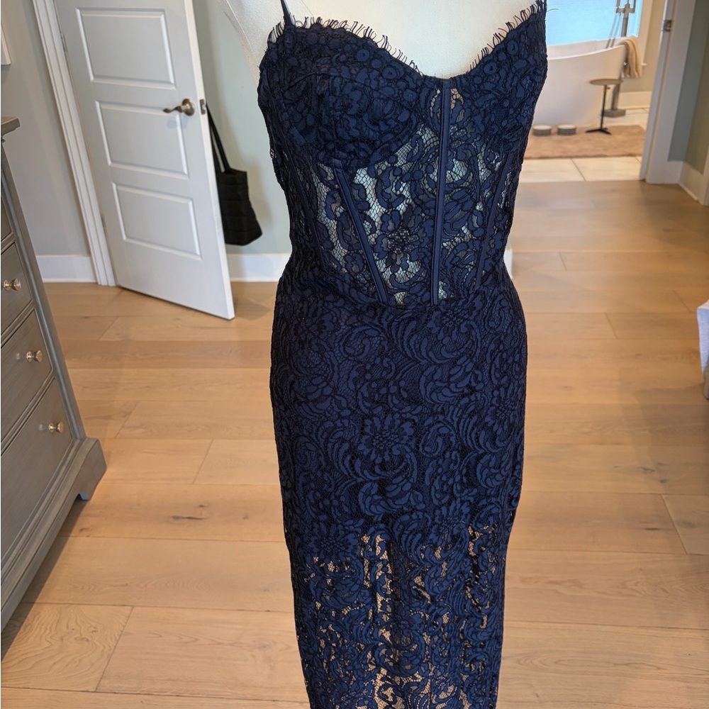 Chic Strapless Navy Lace Dress